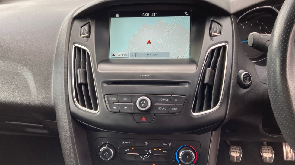 Ford Focus 1.0 EcoBoost 140 ST-Line Navigation 5dr Petrol Hatchback - Image 32
