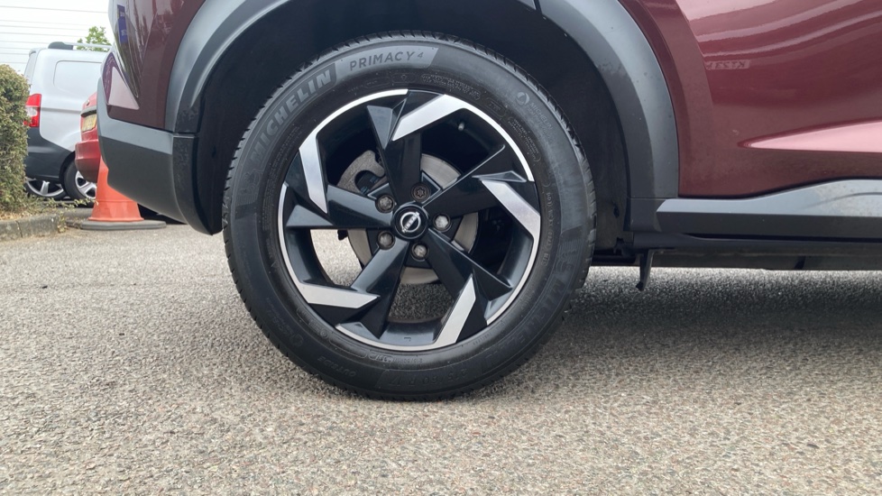 Nissan Juke 1.0 DiG-T 114 N-Connecta 5dr DCT Petrol Hatchback - Image 9
