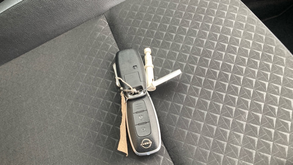 Nissan Juke 1.0 DiG-T 114 N-Connecta 5dr DCT Petrol Hatchback - Image 29