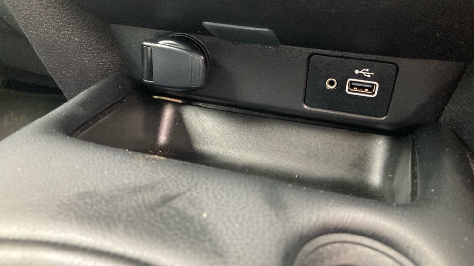 Nissan Juke 1.0 DiG-T 114 N-Connecta 5dr DCT Petrol Hatchback - Image 31