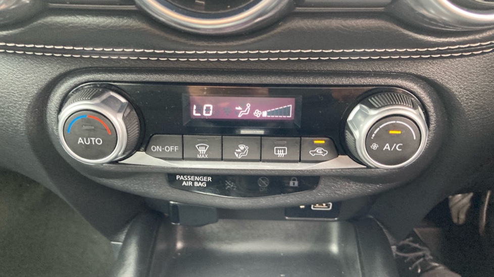Nissan Juke 1.0 DiG-T 114 N-Connecta 5dr DCT Petrol Hatchback - Image 32