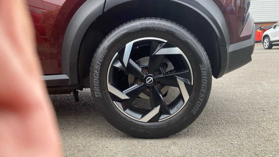Nissan Juke 1.0 DiG-T 114 N-Connecta 5dr DCT Petrol Hatchback - Image 10