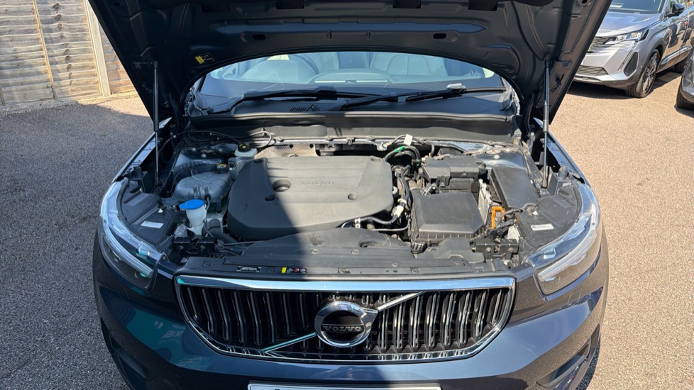 Volvo XC40 2.0 B4P Inscription Pro 5dr Auto [7 speed] Petrol Estate - Image 8
