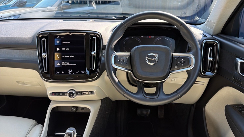 Volvo XC40 2.0 B4P Inscription Pro 5dr Auto [7 speed] Petrol Estate - Image 10