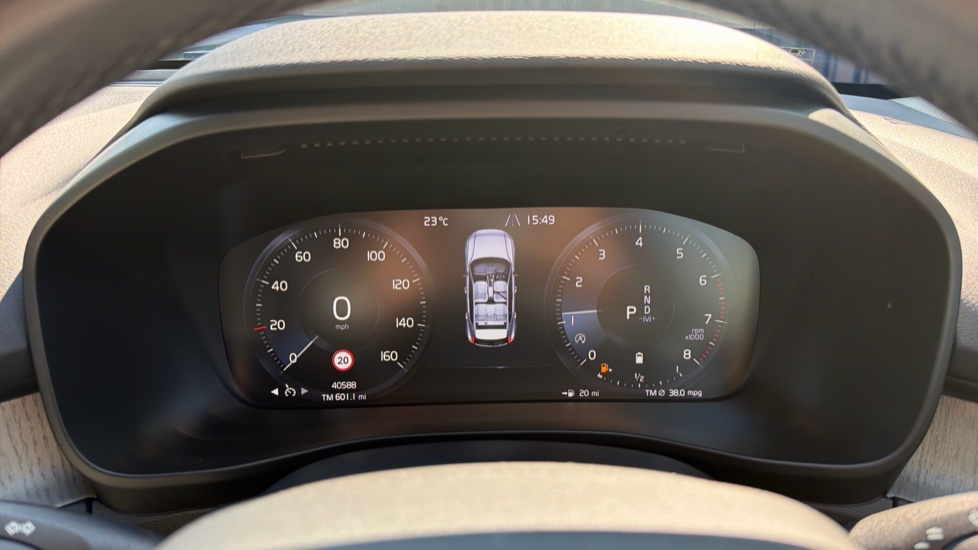 Volvo XC40 2.0 B4P Inscription Pro 5dr Auto [7 speed] Petrol Estate - Image 18