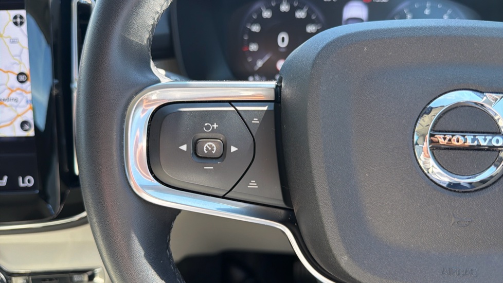 Volvo XC40 2.0 B4P Inscription Pro 5dr Auto [7 speed] Petrol Estate - Image 23