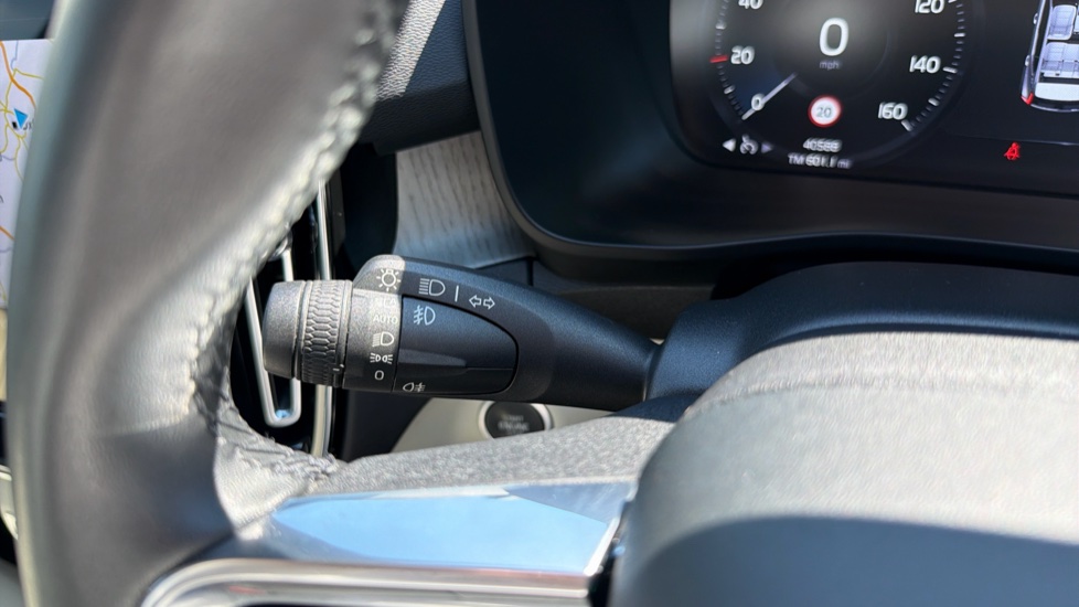 Volvo XC40 2.0 B4P Inscription Pro 5dr Auto [7 speed] Petrol Estate - Image 25