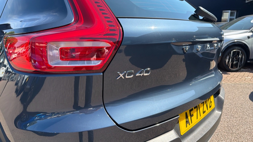 Volvo XC40 2.0 B4P Inscription Pro 5dr Auto [7 speed] Petrol Estate - Image 34
