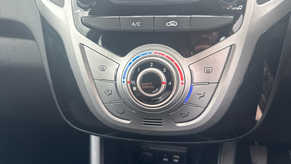 Hyundai ix20 1.4 Blue Drive SE 5dr Petrol Hatchback - Image 34