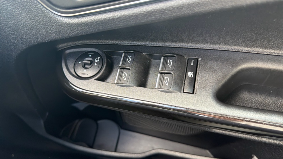 Ford B-MAX 1.6 Titanium 5dr Powershift Petrol Hatchback - Image 21