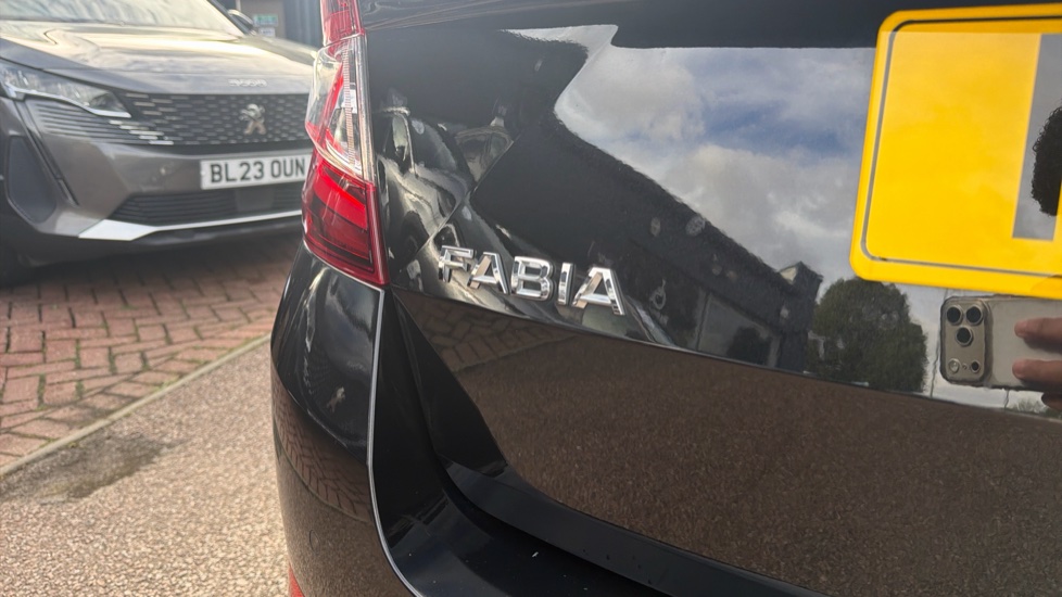 Skoda Fabia 1.0 TSI SE L 5dr DSG Petrol Estate - Image 38