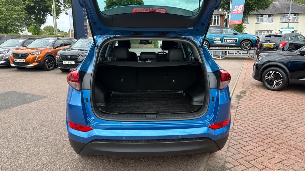 Hyundai TUCSON 1.7 CRDi Blue Drive Sport Edition 5dr 2WD Diesel Estate - Image 4
