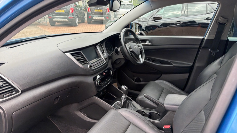 Hyundai TUCSON 1.7 CRDi Blue Drive Sport Edition 5dr 2WD Diesel Estate - Image 9