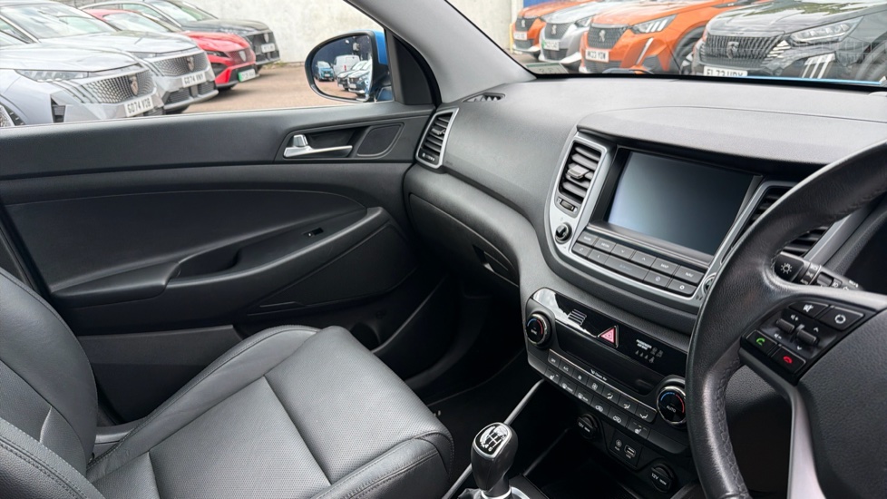 Hyundai TUCSON 1.7 CRDi Blue Drive Sport Edition 5dr 2WD Diesel Estate - Image 14