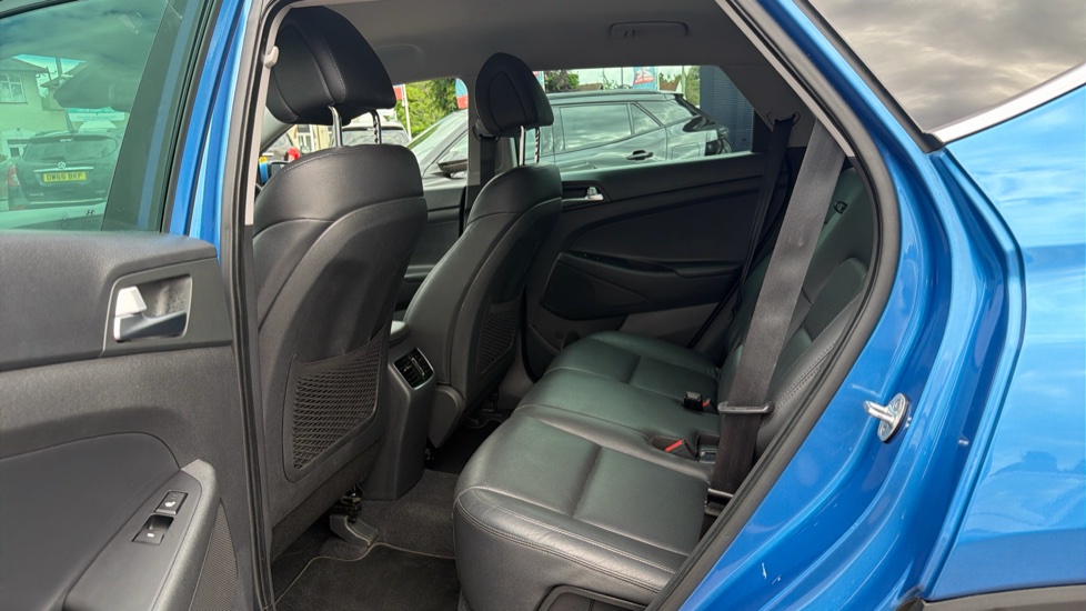 Hyundai TUCSON 1.7 CRDi Blue Drive Sport Edition 5dr 2WD Diesel Estate - Image 16