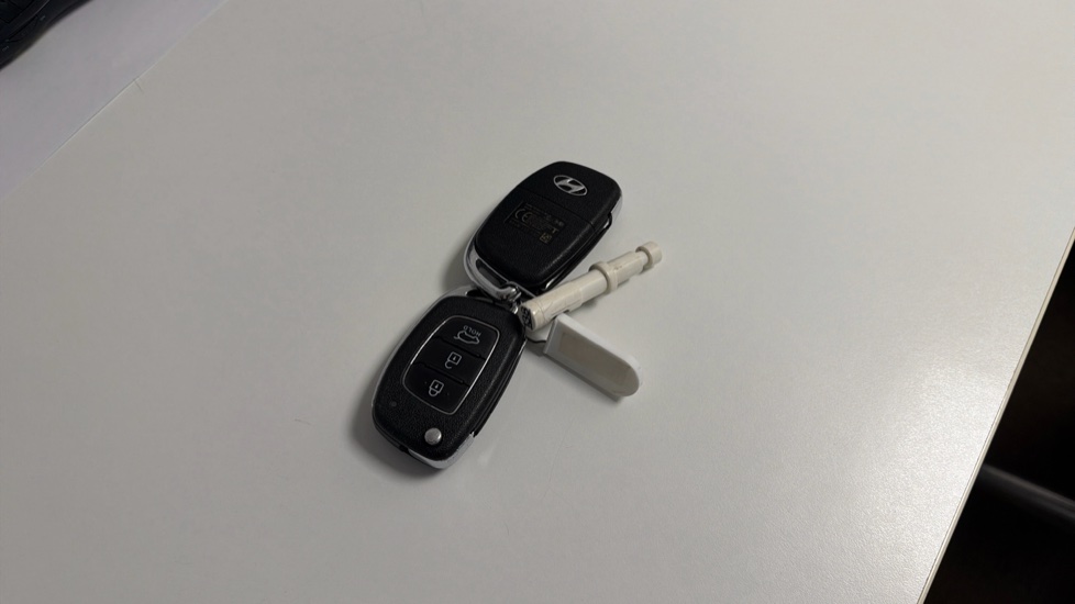 Hyundai TUCSON 1.7 CRDi Blue Drive Sport Edition 5dr 2WD Diesel Estate - Image 20
