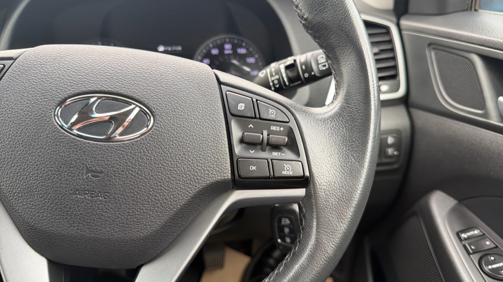 Hyundai TUCSON 1.7 CRDi Blue Drive Sport Edition 5dr 2WD Diesel Estate - Image 27