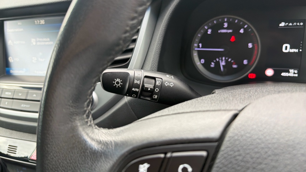 Hyundai TUCSON 1.7 CRDi Blue Drive Sport Edition 5dr 2WD Diesel Estate - Image 29