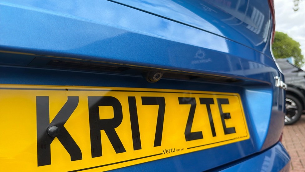 Hyundai TUCSON 1.7 CRDi Blue Drive Sport Edition 5dr 2WD Diesel Estate - Image 35