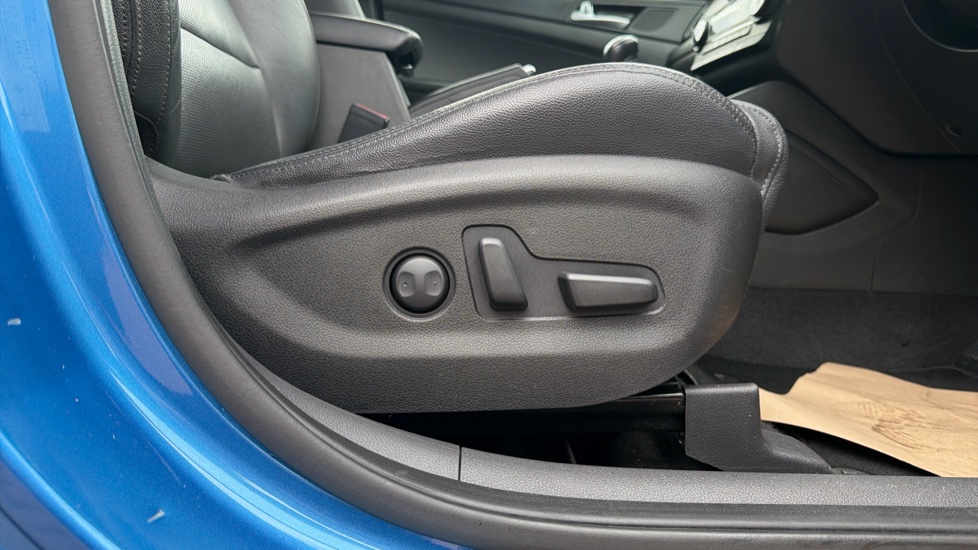 Hyundai TUCSON 1.7 CRDi Blue Drive Sport Edition 5dr 2WD Diesel Estate - Image 37