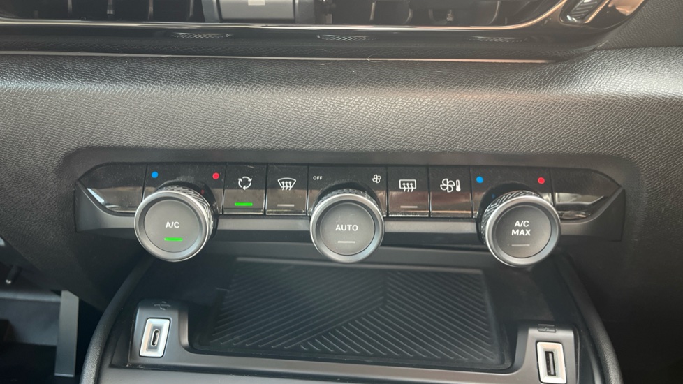 Citroen C4 1.2 PureTech [130] Shine 5dr Petrol Hatchback - Image 19