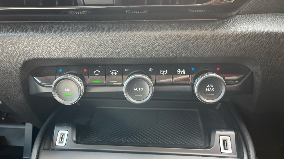 Citroen C4 1.2 PureTech [130] Shine 5dr Petrol Hatchback - Image 35