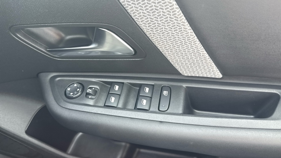 Citroen C4 1.2 PureTech [130] Shine Plus 5dr Auto Petrol Hatchback - Image 21