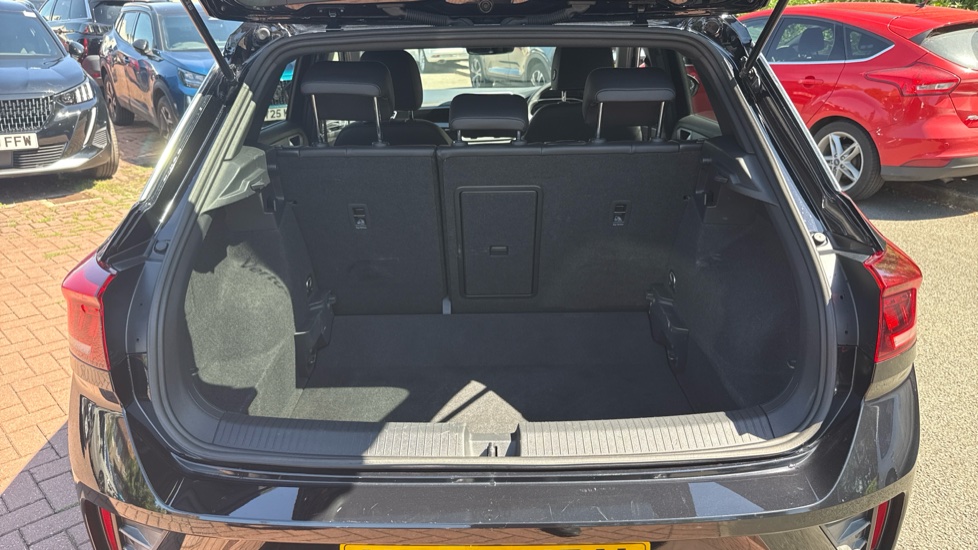 Volkswagen T-Roc 1.5 TSI R-Line 5dr DSG Petrol Hatchback - Image 4