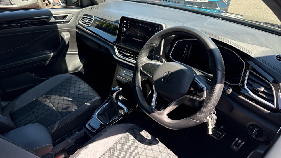 Volkswagen T-Roc 1.5 TSI R-Line 5dr DSG Petrol Hatchback - Image 11