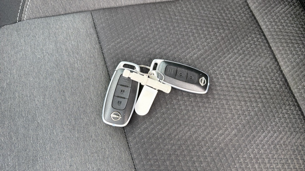 Nissan Qashqai 1.3 DiG-T MH 158 N-Connecta 5dr Xtronic Petrol Hatchback - Image 20