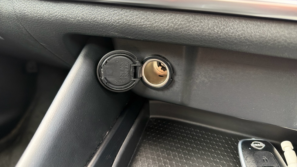 Nissan Qashqai 1.3 DiG-T MH 158 N-Connecta 5dr Xtronic Petrol Hatchback - Image 24