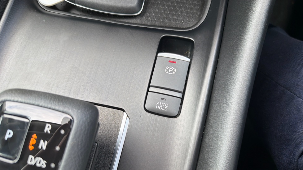 Nissan Qashqai 1.3 DiG-T MH 158 N-Connecta 5dr Xtronic Petrol Hatchback - Image 25