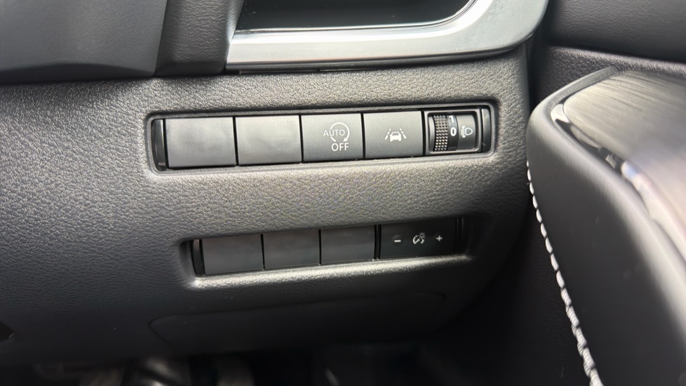 Nissan Qashqai 1.3 DiG-T MH 158 N-Connecta 5dr Xtronic Petrol Hatchback - Image 28