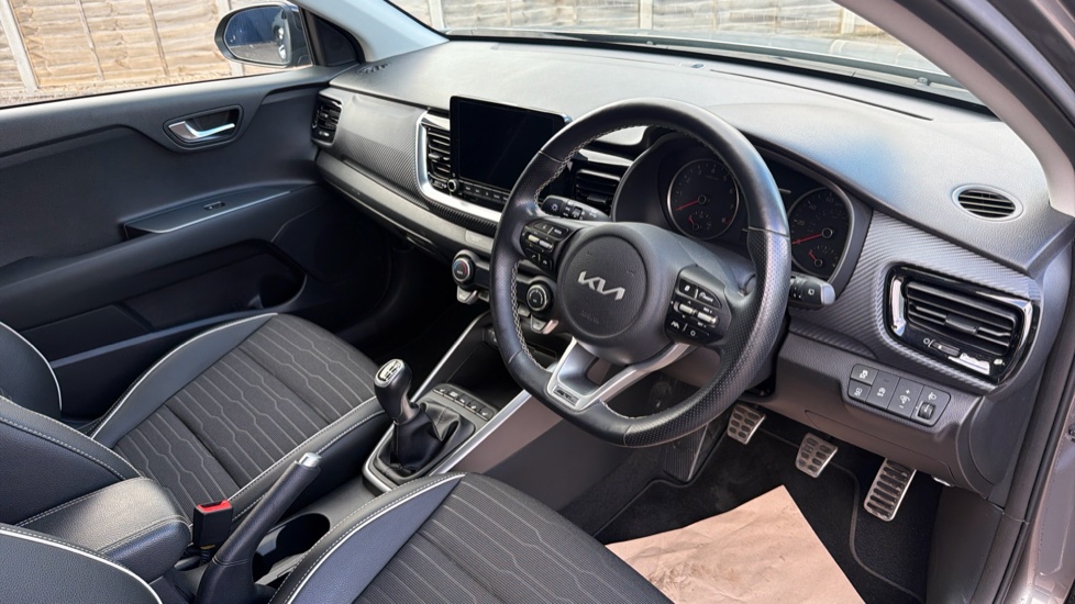 Kia Stonic 1.0T GDi 48V GT-Line S 5dr Petrol Estate - Image 11