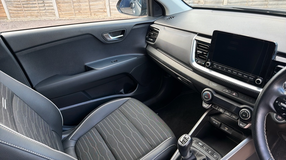 Kia Stonic 1.0T GDi 48V GT-Line S 5dr Petrol Estate - Image 14