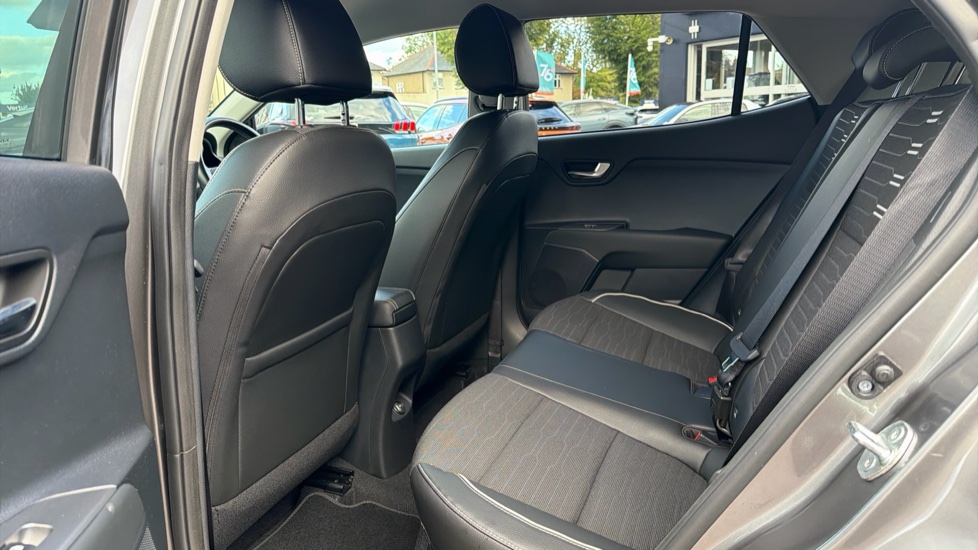 Kia Stonic 1.0T GDi 48V GT-Line S 5dr Petrol Estate - Image 16