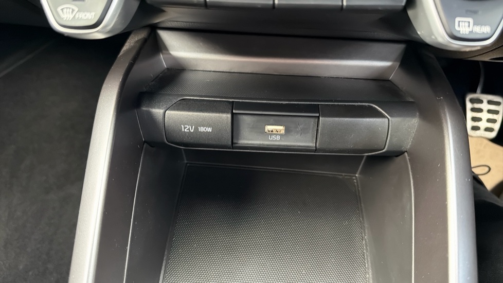 Kia Stonic 1.0T GDi 48V GT-Line S 5dr Petrol Estate - Image 30