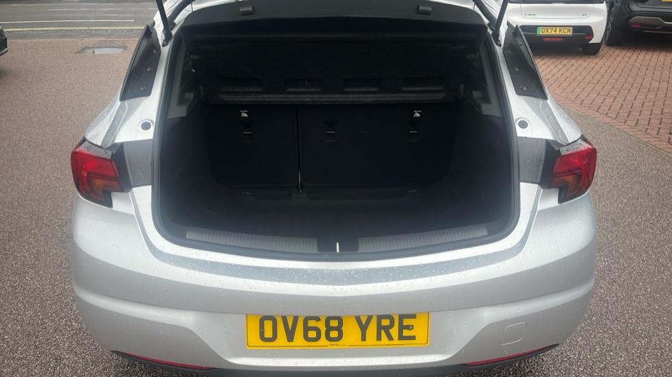 Vauxhall Astra 1.4T 16V 150 SRi 5dr Petrol Hatchback - Image 4