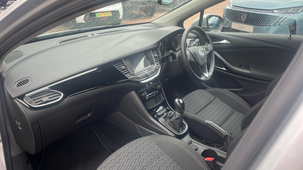 Vauxhall Astra 1.4T 16V 150 SRi 5dr Petrol Hatchback - Image 9