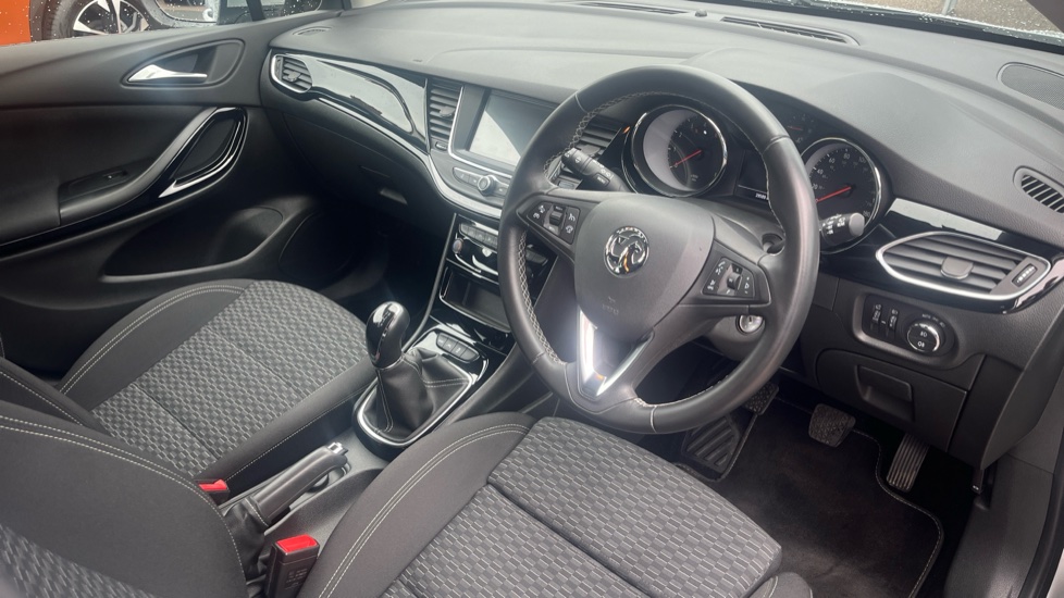 Vauxhall Astra 1.4T 16V 150 SRi 5dr Petrol Hatchback - Image 11