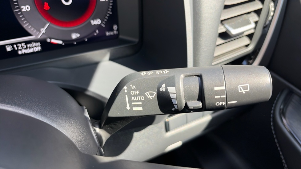 Nissan Qashqai 1.5 E-Power N-Connecta 5dr Auto Hybrid Hatchback - Image 32