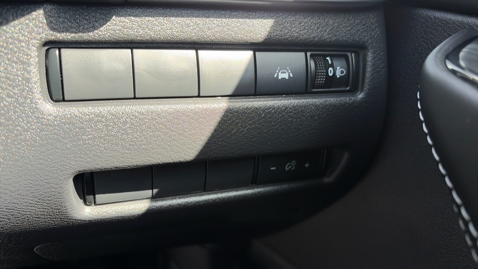 Nissan Qashqai 1.5 E-Power N-Connecta 5dr Auto Hybrid Hatchback - Image 49