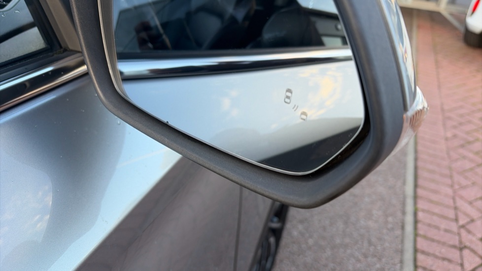 MG ZS 1.5 VTi-TECH Exclusive 5dr Petrol Hatchback - Image 32