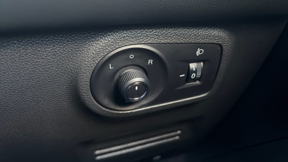 MG ZS 1.5 VTi-TECH Exclusive 5dr Petrol Hatchback - Image 36