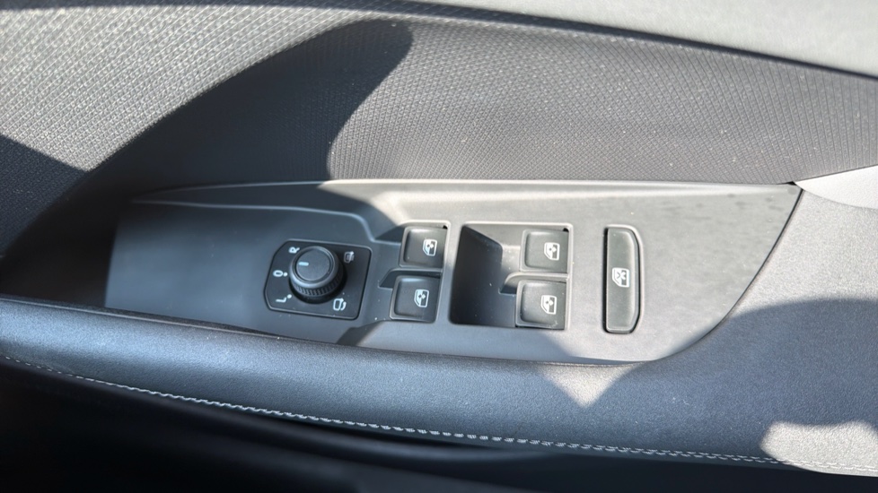 CUPRA Terramar 1.5 eTSI 150 V2 5dr DSG Petrol Hatchback - Image 21