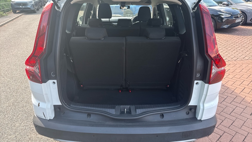 Dacia Jogger 1.0 TCe Essential 5dr Petrol Estate - Image 4