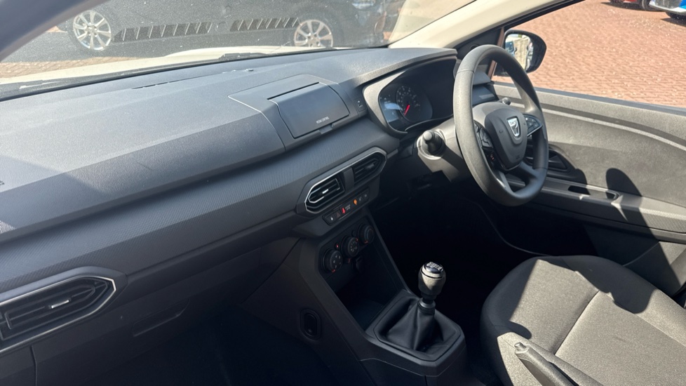 Dacia Jogger 1.0 TCe Essential 5dr Petrol Estate - Image 9