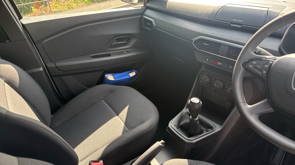 Dacia Jogger 1.0 TCe Essential 5dr Petrol Estate - Image 14