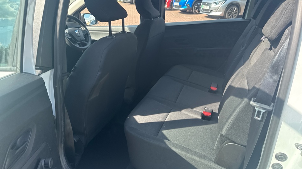 Dacia Jogger 1.0 TCe Essential 5dr Petrol Estate - Image 16