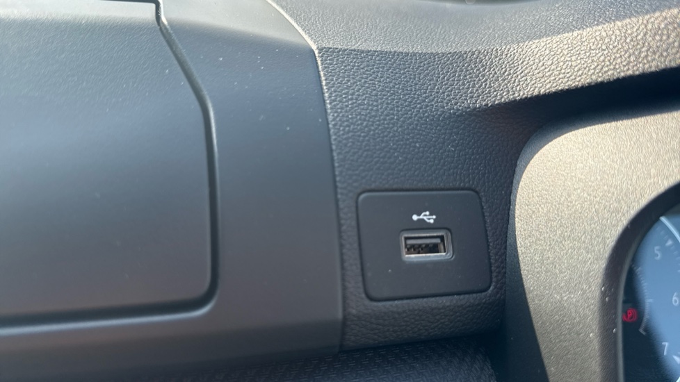 Dacia Jogger 1.0 TCe Essential 5dr Petrol Estate - Image 35